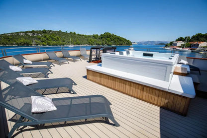 6 Personen Whirlpool -  „Serene 6“